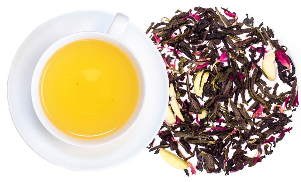 Tasse grüner Tee mit losem Tee und Blütenblättern, Tee, Grüner Tee, lose Blätter, Kräutertee, Ginkgo?