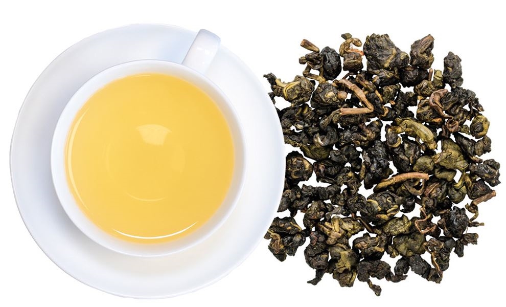 Weiße Tasse Oolong-Tee mit losen Teeblättern, tee, tee-zeremonie?, tee blatt, grüner tee?, chai?