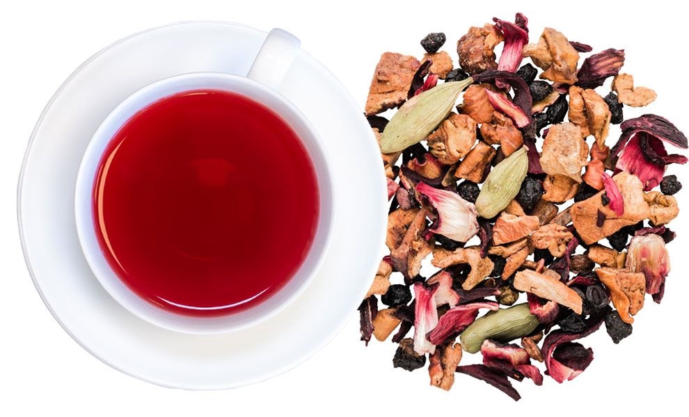 Weiße Tasse mit rotem Früchtetee und Teemischung, tee, teeingetränkt, rotertee, herbal-tea, tee-blattmischung