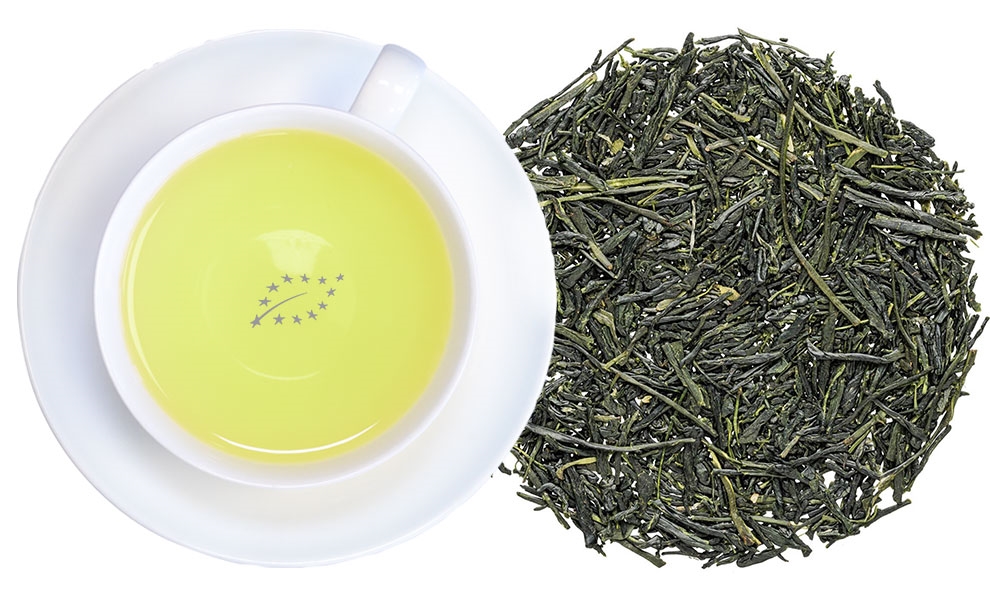 Tasse japanischer grüner Tee neben losen Teeblättern, grünertee, tee, tea, blätter, tasse