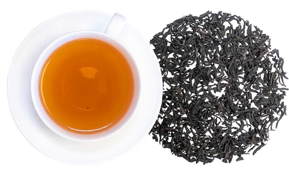 Tasse mit orangefarbenem China Kungtien Keemun und losem Schwarztee – feiner Keemun mit edlem Holzton und dezentem Kakao, Schwarztee, Teeblätter, Lose Teeblätter, Teekanne? (no), Tasse mit Tee