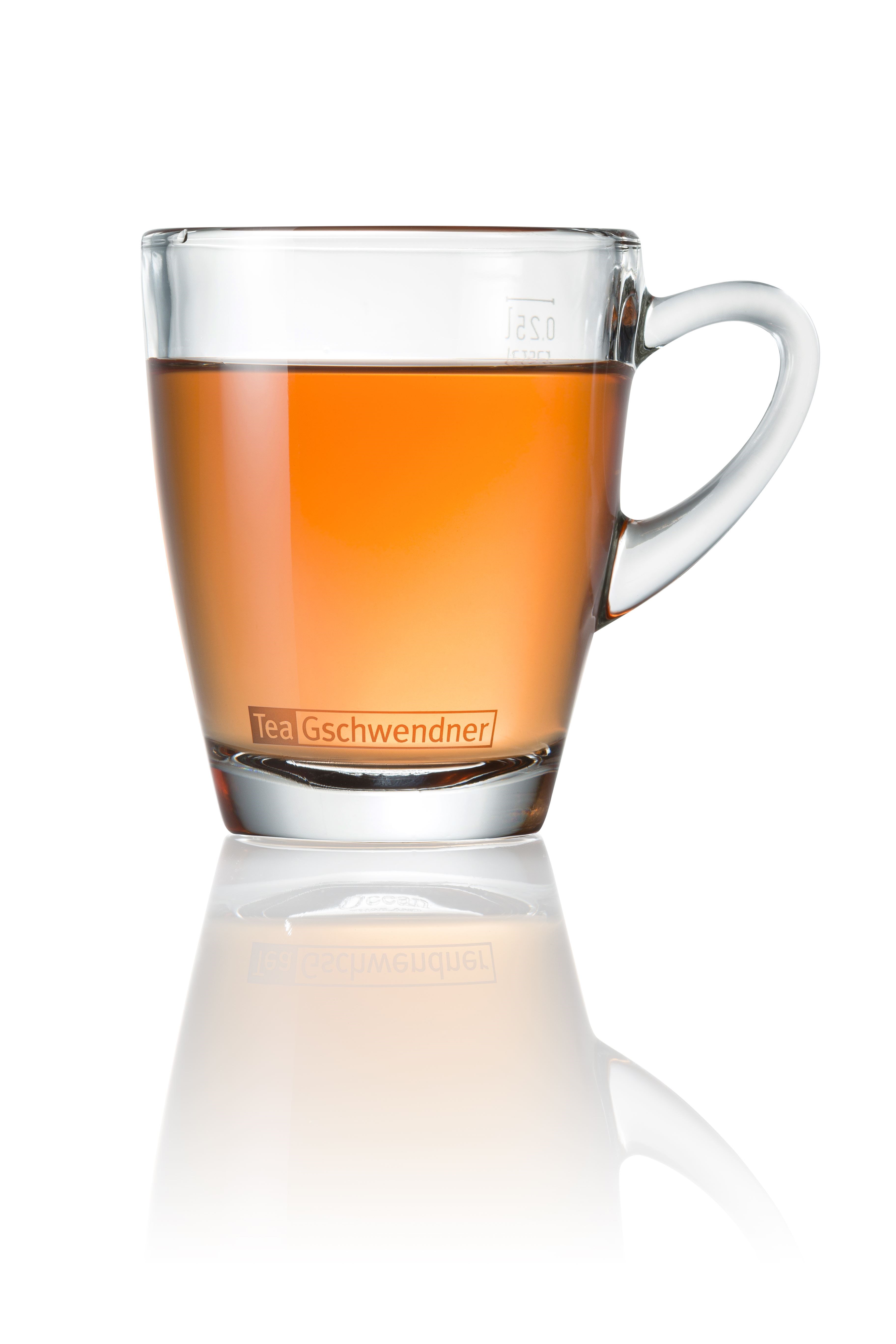Klares Teeglas mit heißem Tee von Tea Gschwendner, glas, tee, glasbecher, tempertur-solid, Glas, Teeglas, Klarglas, orange Tee?, Teeglas mit Henkel, Glas, Teeglas, Kanne, Klar, Oranger Farbton, glas, tee, tasse, krug, honigfarbiges-tee