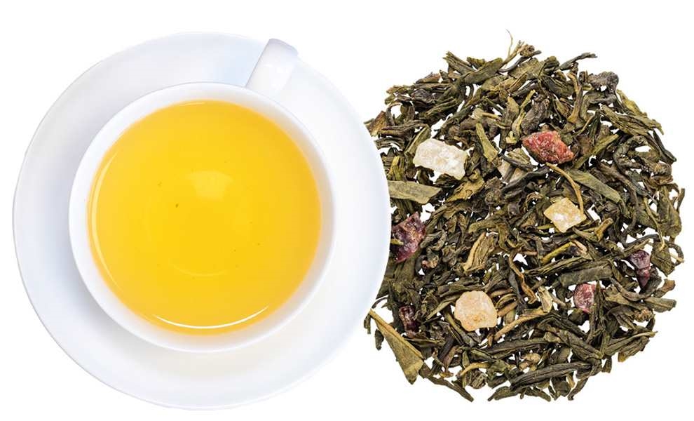 Tasse mit grünem Tee und losem Früchtetee daneben, Grüner Tee, Tee-Blatt, Kanne, Honiggelb, Kleeblatt?