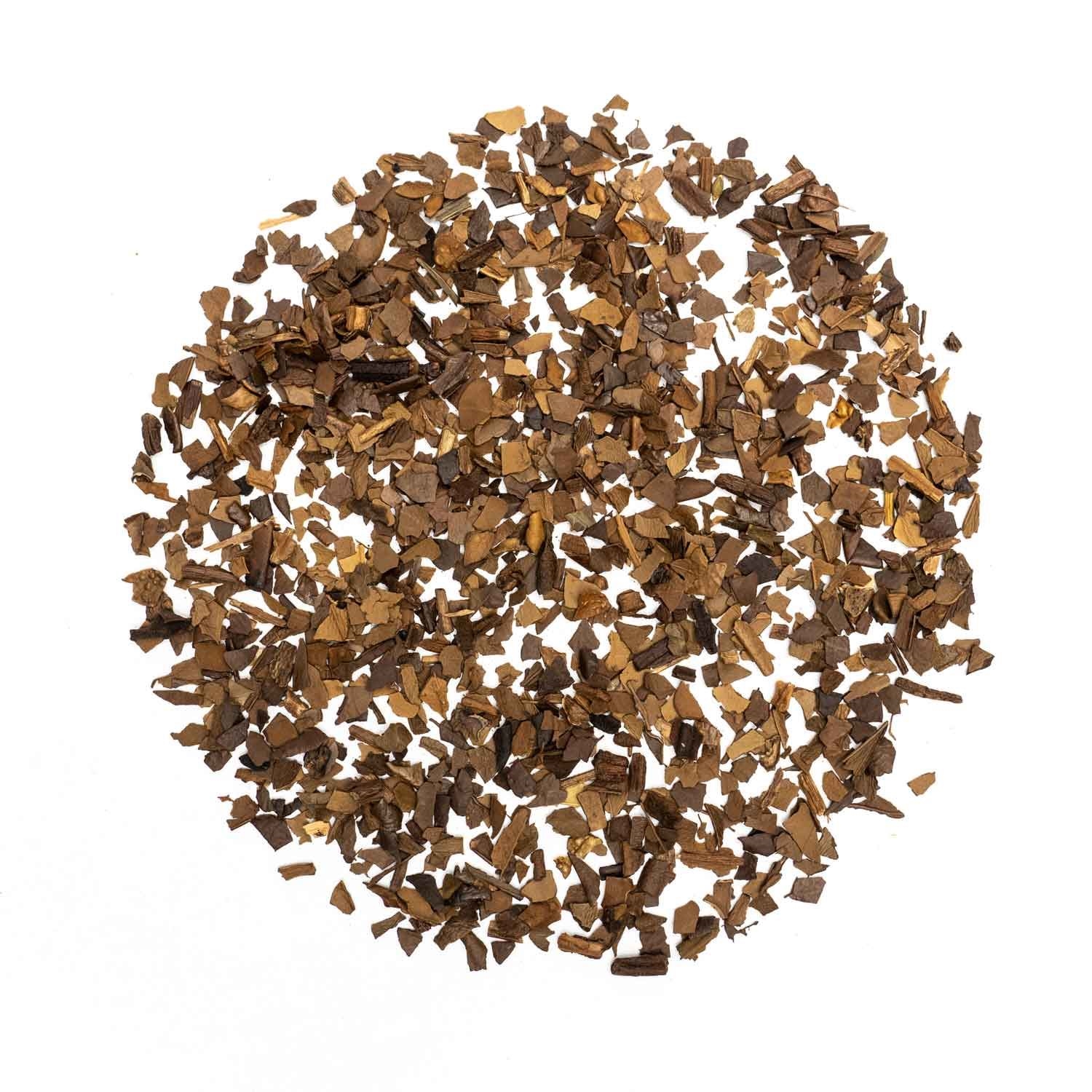 Grob gemahlene geröstete Lupinenkaffeestücke, holzspäne, braun, stückchen, holzraspel, naturmaterial