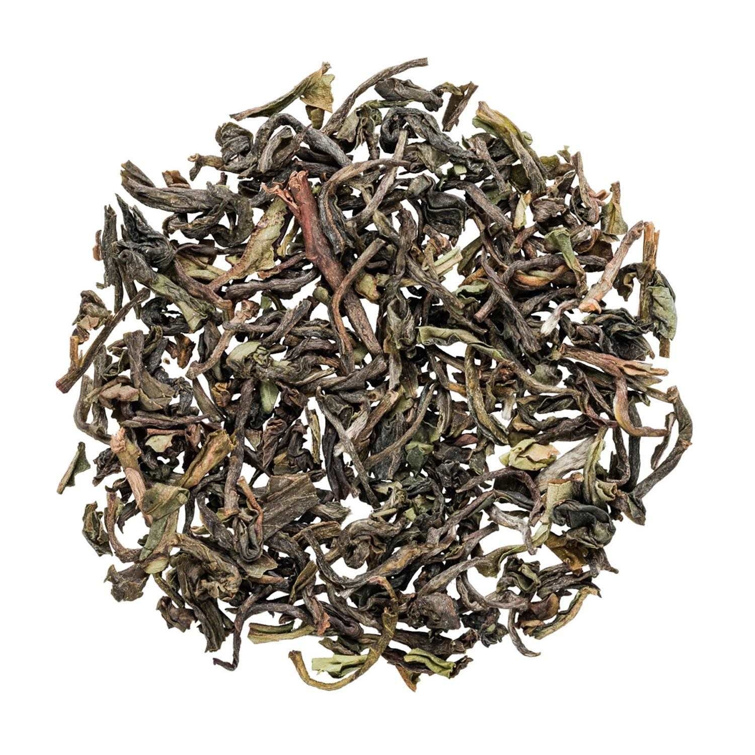 Nahaufnahme loser Darjeeling Schwarztee-Blätter, Teeblätter, lose Tee-Blätter, Tee-Gewohnheiten, Grüner Tee, Blätter gemischt