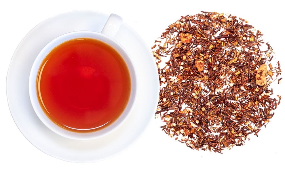 Weiße Tasse mit frisch aufgebrühtem Rooibos-Tee, Schwarztee, Teekanne, Tee, Blätter, Rooibos?