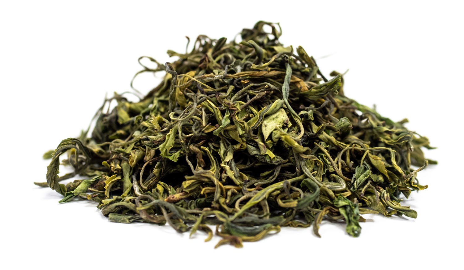 Nahaufnahme von losem grünen Tee, tee, grüner tee, loseblätter, kräutertee, haufen