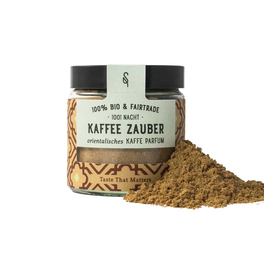 Glas mit Kaffeezauber Bio 45 g von SoulSpice, orientalische Bio-Gewürzmischung für Kaffee mit Zimt und Kardamom, daneben feines Gewürzpulver, Kaffee, Gewürz, Kaffeegewürz, Bio, Fairtrade