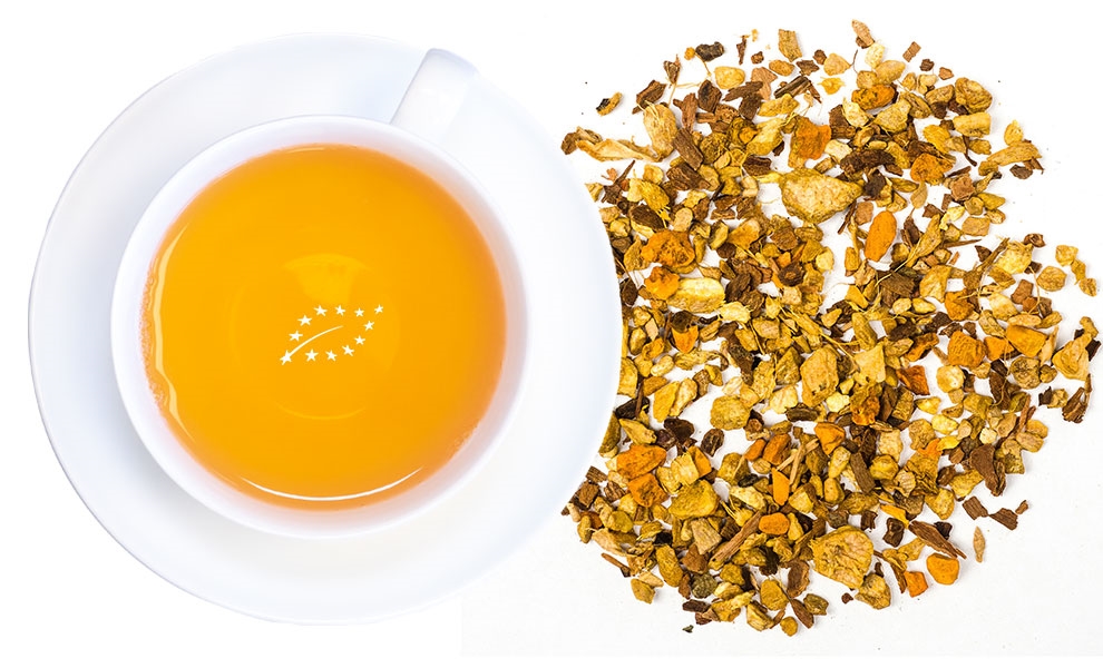 Tasse mit Ingwer-Kurkuma-Bio-Mischung für Golden Milk, tee, teegetränk, honig, kraeutertee, tee mit kräutern