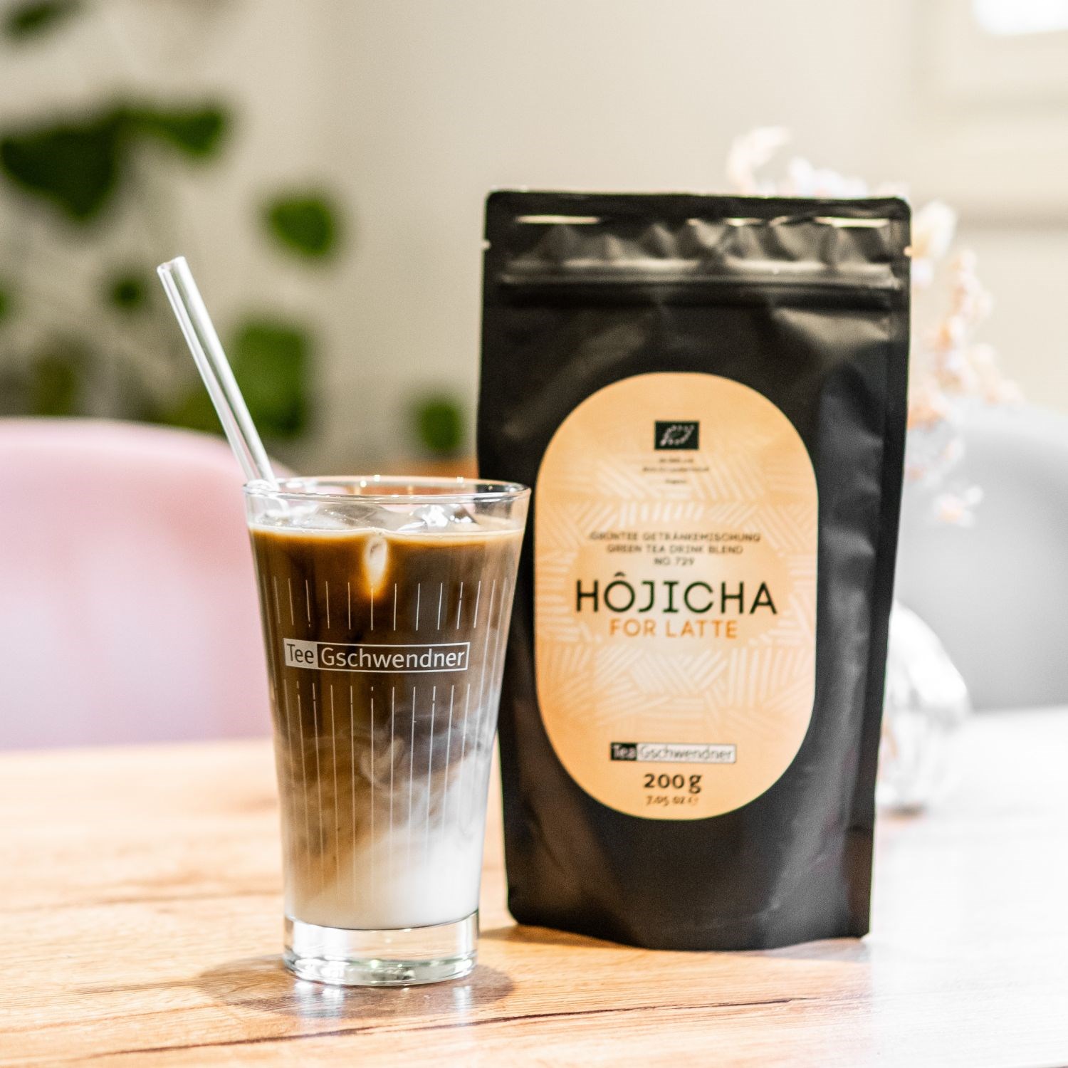 Eis-Hojicha-Latte mit Tee Gschwendner Hojicha, Kaffee, Latte, Kaffee-Blend, Kühlungsmix, 200 g