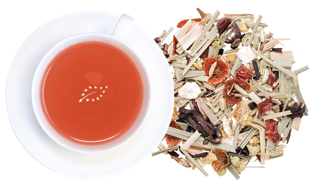 Weiße Tasse mit rotem Früchtetee und loser Teemischung, tee, Kräutertee, Teebeutel, Fruchtstücke, Lose-Blatt-Mischung