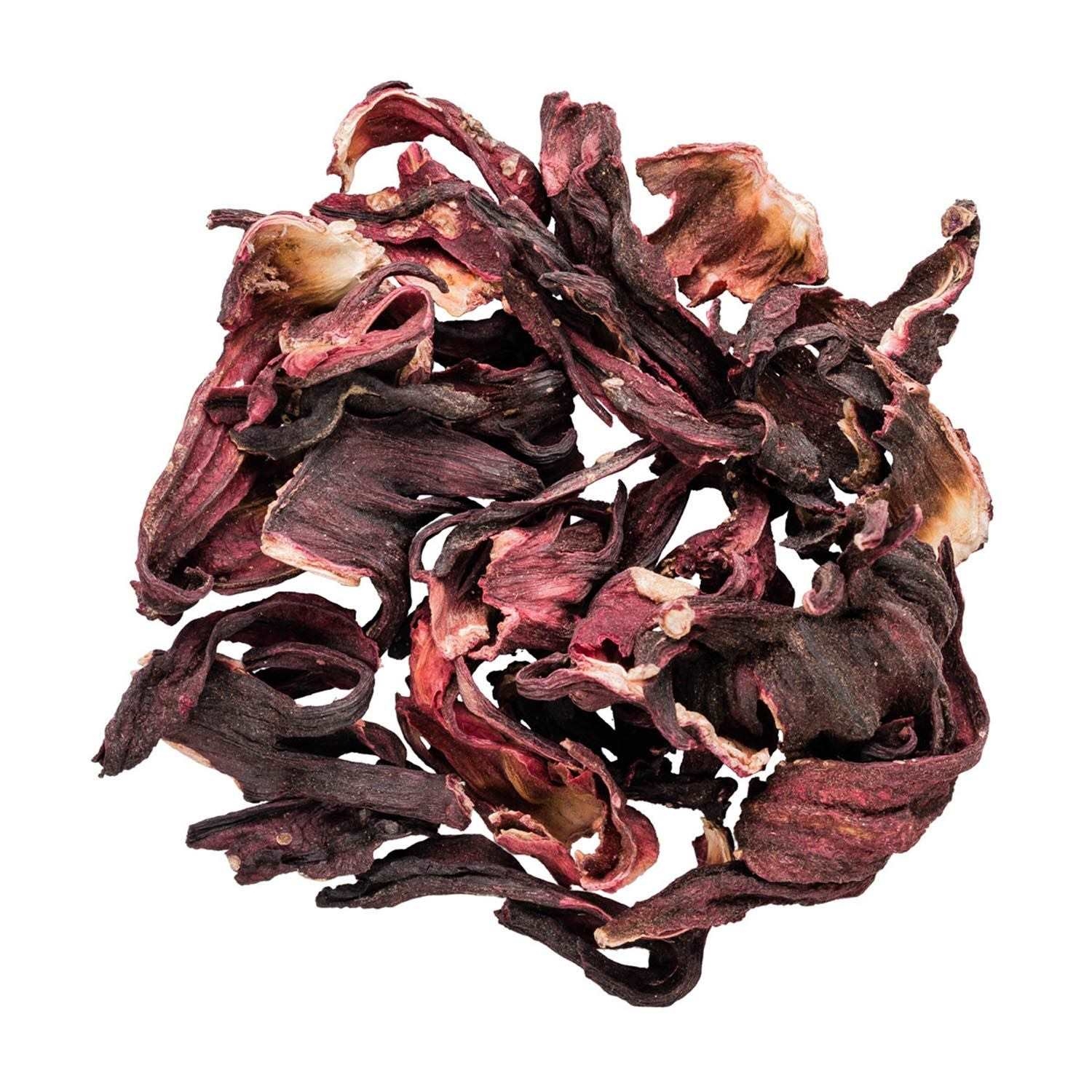 Lose getrocknete Hibiskusblüten auf weißem Hintergrund, Rote Bete Chips, getrocknet, Gemüsechips, Rotkohl?, Rote Beete