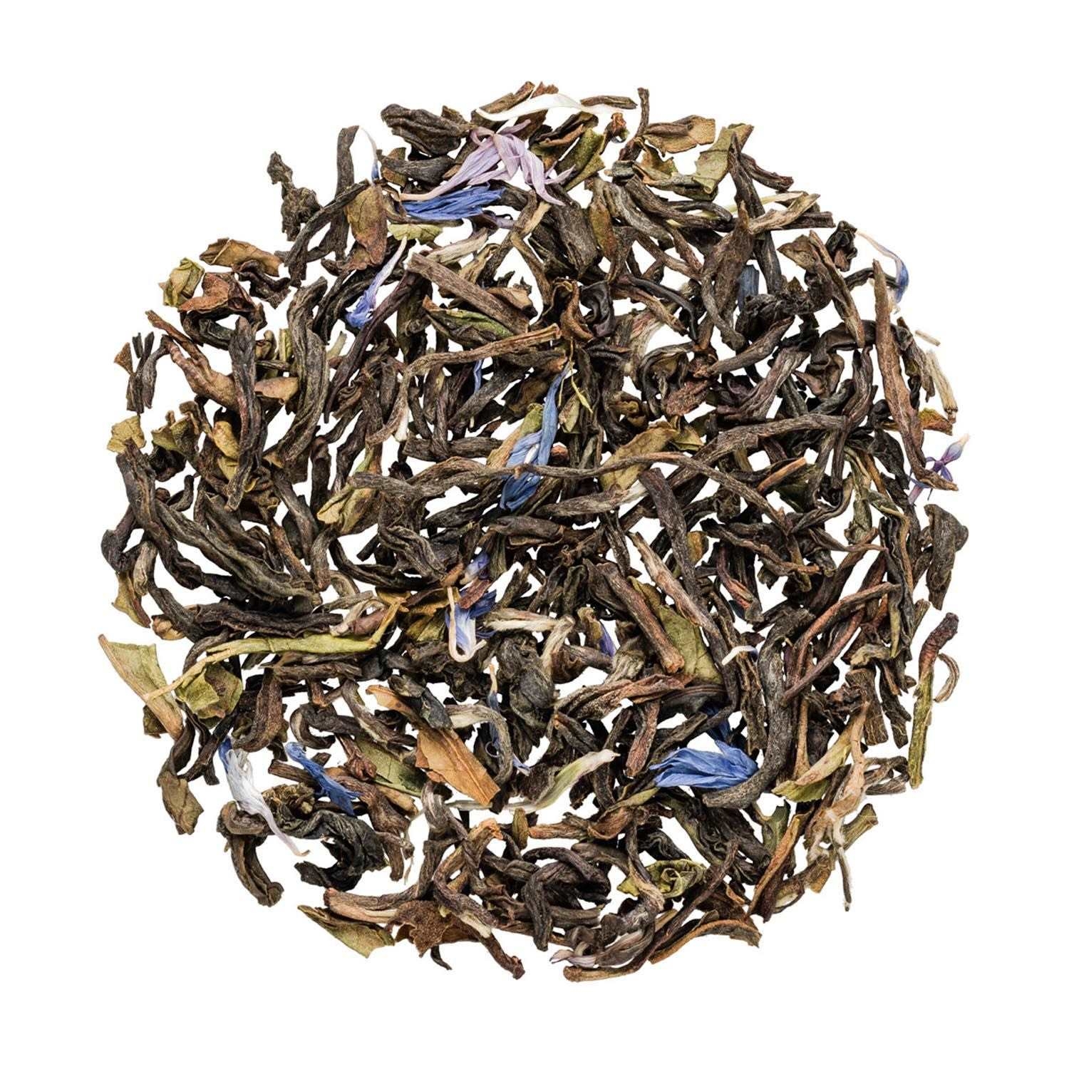 Nahaufnahme von losem Blatttee mit Blütenblättern, Tee, Schwarztee, Blätter, Düfte, Kräutertee