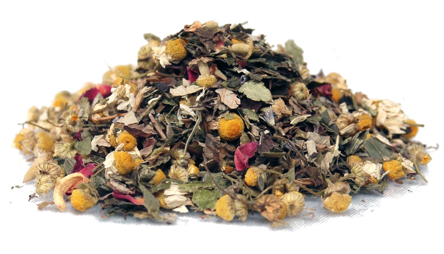 Haufen loser Kräutertee mit Kamillenblüten, Kräutertee, Kräuter-Mischung, Kamille, Pflanzenblüten, getrocknete Kräuter
