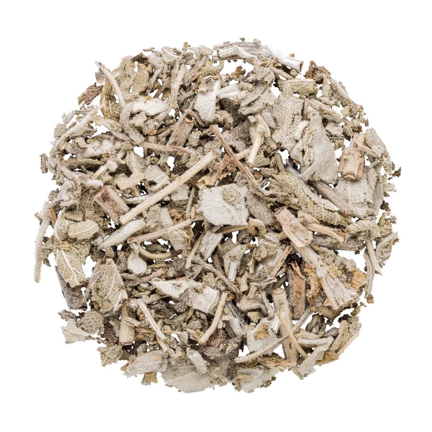 Lose getrocknete Blätter von weißem Salbei, Kräutertee, getrocknete Kräuter, Kräutermischung, Pflanzenreste, getrocknete Blattstücke