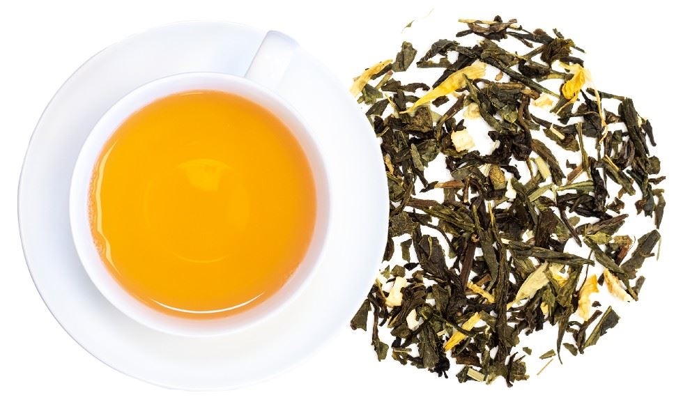 Weiße Tasse mit grünem Tee und losen Teeblättern, tee, grüner tee blätter, tee blätter, lose blätter, tasse tee