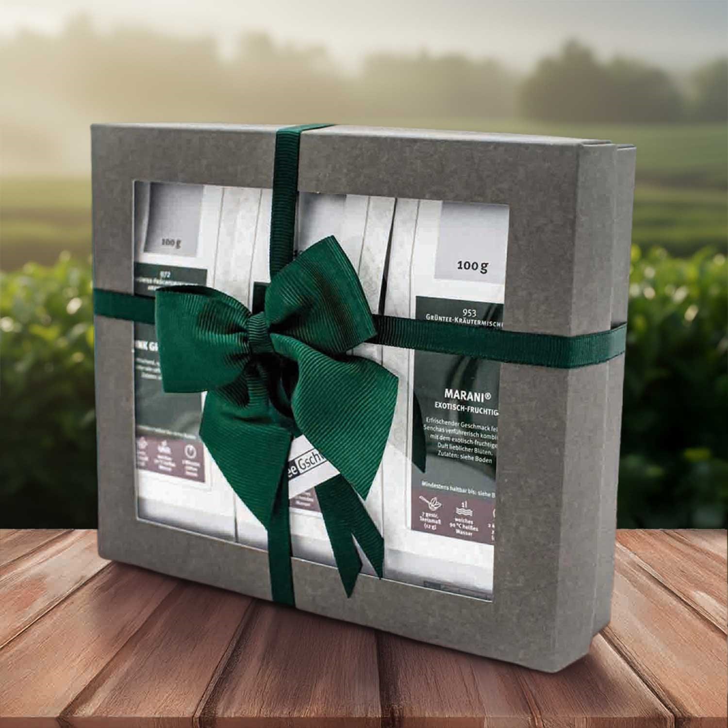 Geschenkbox Genuss Hoch 3 mit edlen grünen Tees, Geschenkset, Teesammlung, Kräutertee, 100 g, Verpackung mit Schleife, Geschenkset, Kräutertee, 100 g, Individuelle Packung, Grünes Band