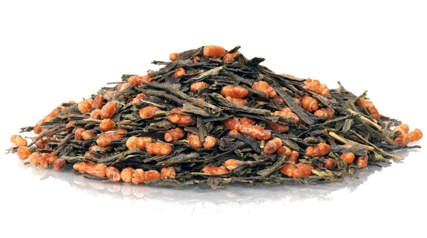 Haufen japanischer Genmaicha Grüntee mit Reis, Haarzopf, Teesamen, Grüner Tee, Kräumen?, Teeblätter mit Körnern