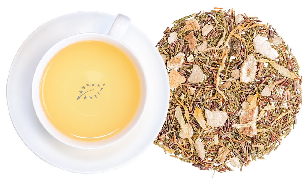 Weiße Tasse Kräutertee neben losem Tee, tee, Kräutertee, Lose Blätter, Tasse, Teemischung