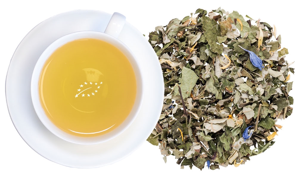 Weiße Tasse Kräutertee neben loser Kräutermischung, tee, tee-blätter, Kräutertee, Kräuter, getränk-tea