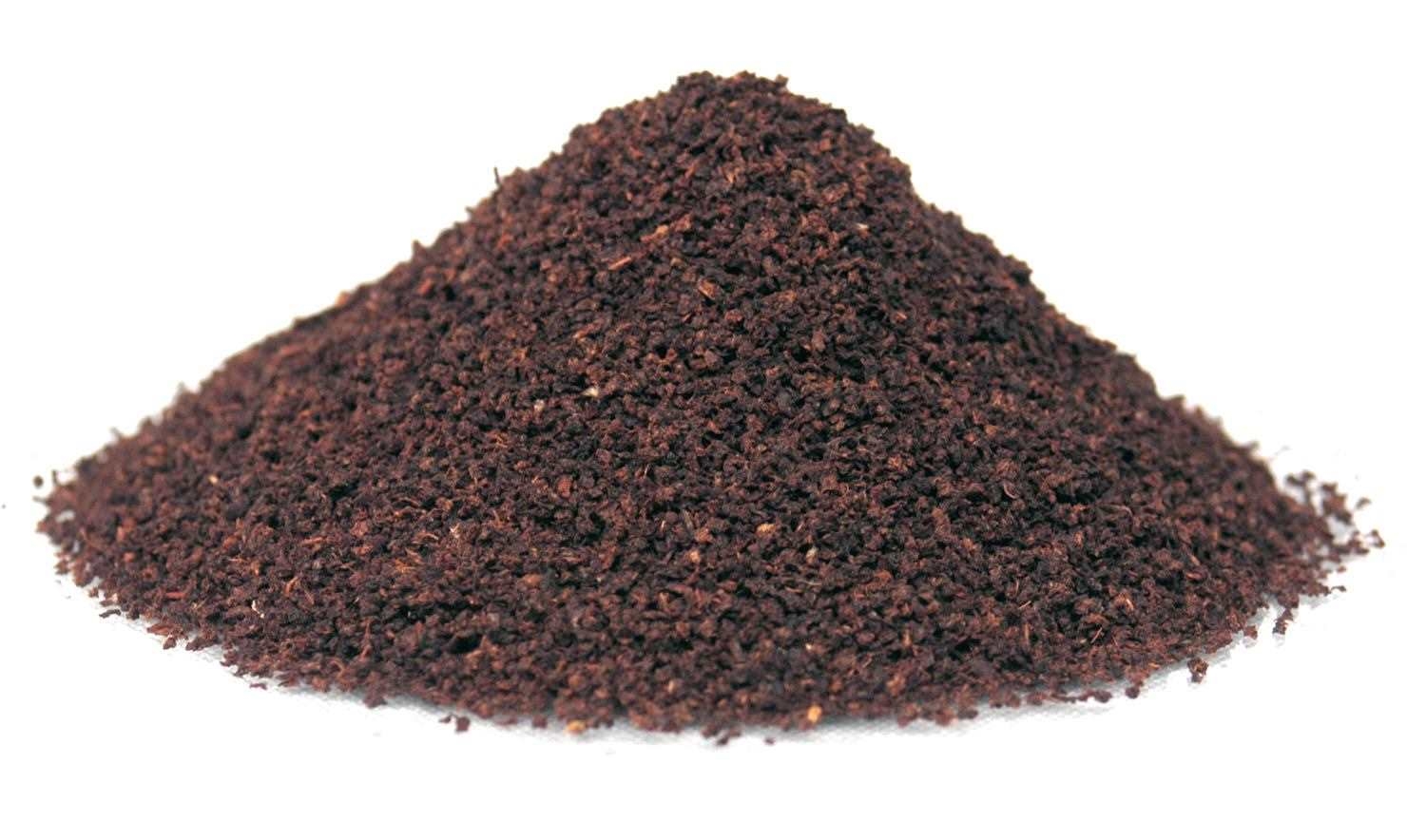 Haufen fein gemahlener schwarzer Tee lose, Kaffeepulver, Kaffeesatz, Fein gemahlen, Braun, Pile