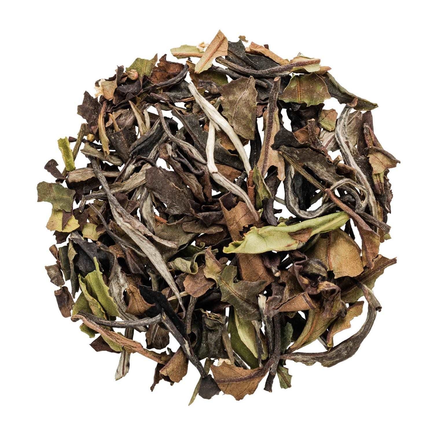 Lose Blätter Weißtee Pai Mu Tan auf Weiß, teesort, tea leaves, green tea, herbal tea, dried leaves