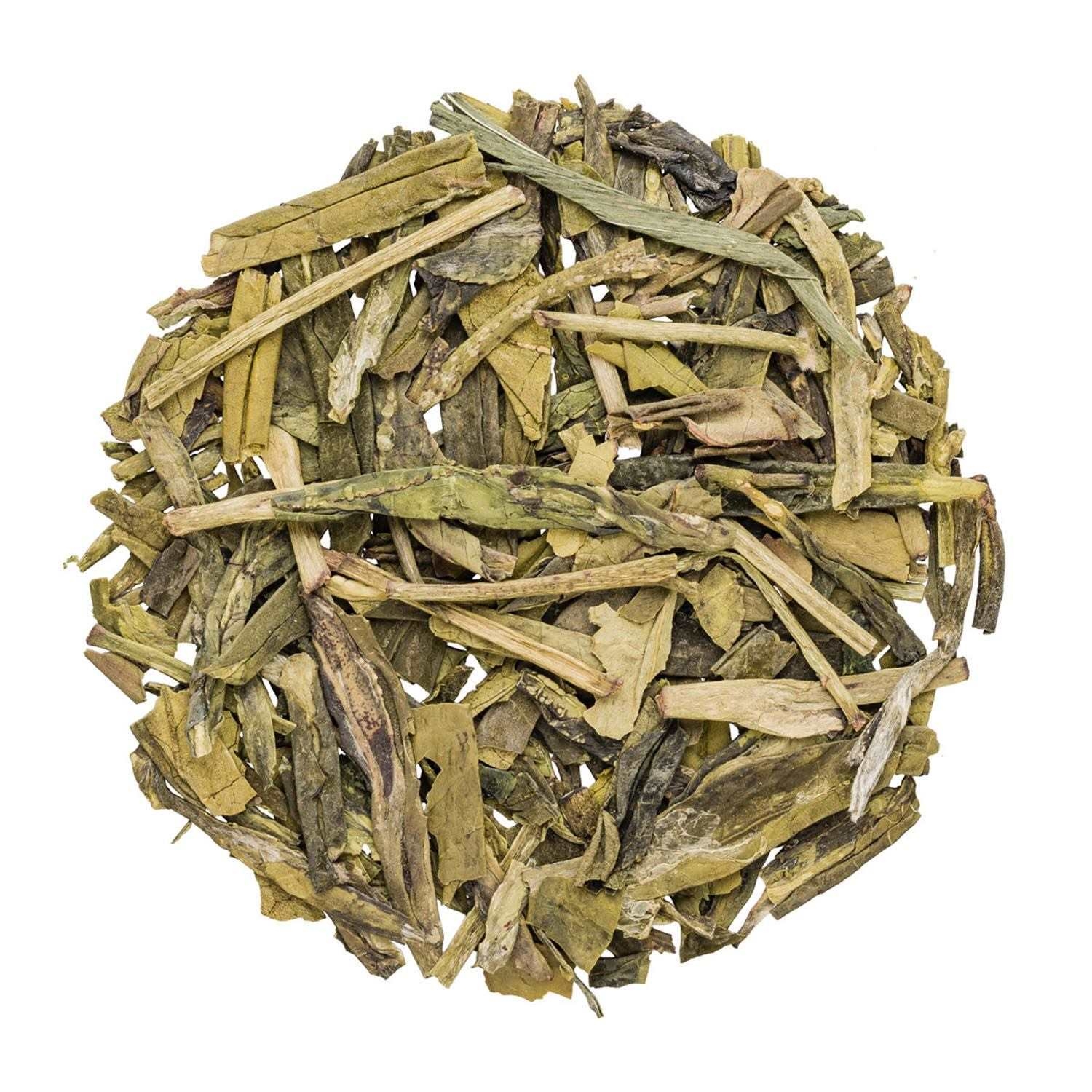 Detailaufnahme von losem grünem Tee Longjing, Kräutertee, lose Blattstücke, grüner Tee, getrocknet, KräuterMischung