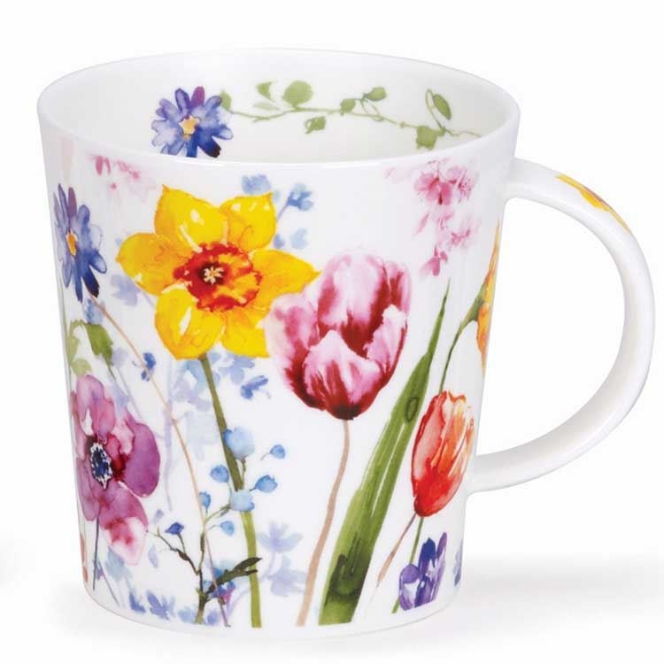Weiße Porzellantasse mit farbenfrohem Blumenmuster, tasse, porzellan, blumenmuster, farbig, blumenstrauß