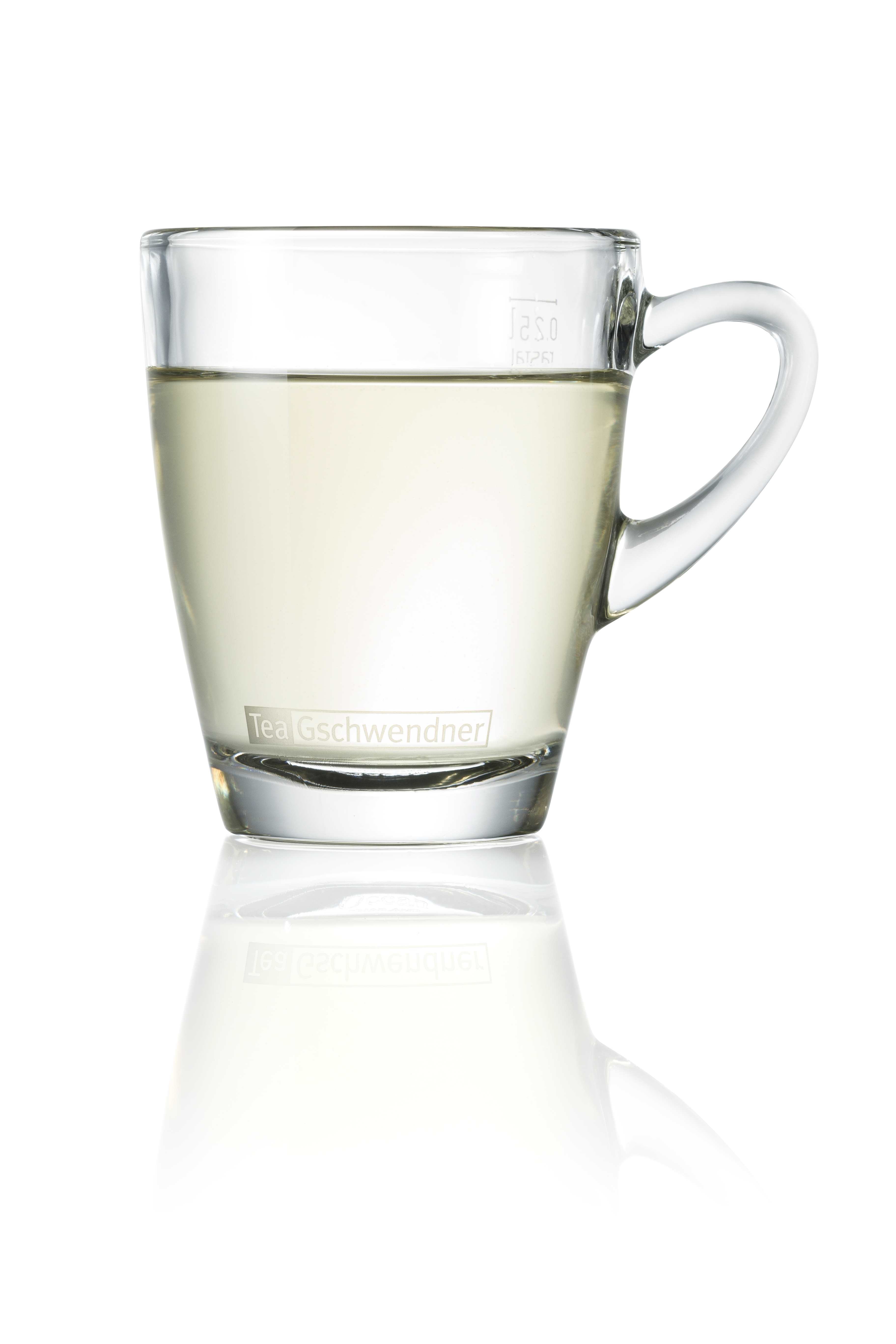 Transparenter Glasbecher mit hellem Tee, glas, tee-glas, tasse, transparent, flüssigkeit, Tasse, Glas, Teeglas, transparent, Kaffee/Tea-Glas, Glas, Tasse, Teeglas, Klarglas, Lampe Glas?, glas, tee, becher, tassenhilfe, transparent
