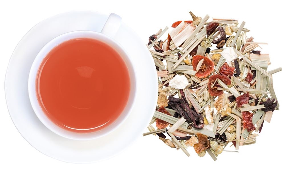 Weiße Tasse mit rotem Früchtetee und loser Teemischung, tee, tee-beutel, früchtetee,  Kräutertee, getränk
