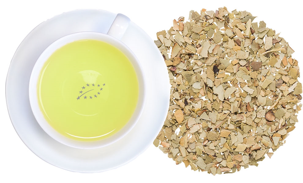 Weiße Tasse mit Mate-Tee und losen Mateblättern, Olivenöl, Olivenölchips, Öl-Teekanne, Teetasse, Kräutermischung