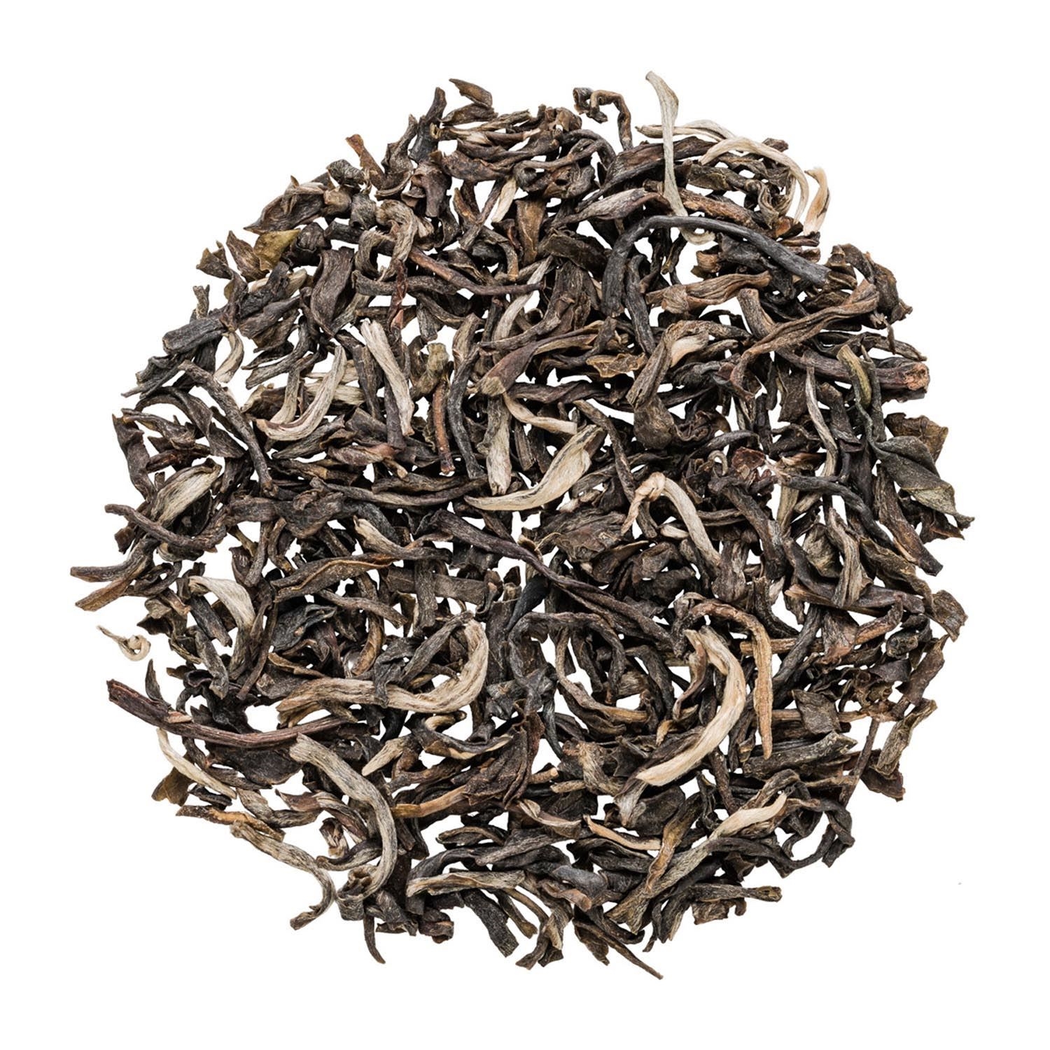 Detailaufnahme von losem naturbelassenem Blatttee, Schwarztee, Tee-Blätter, Lose Tee, Demerara, Kräuselige Blätter