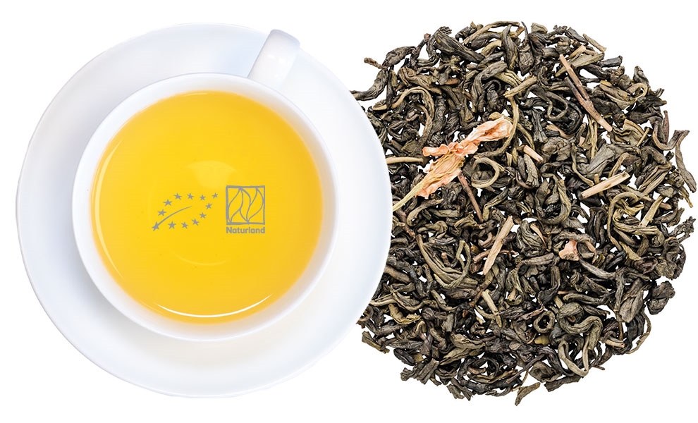 Weiße Tasse mit grünem Tee und losem Grüntee, tee, tee-glas, lichtgelb, gelb, naturalwild