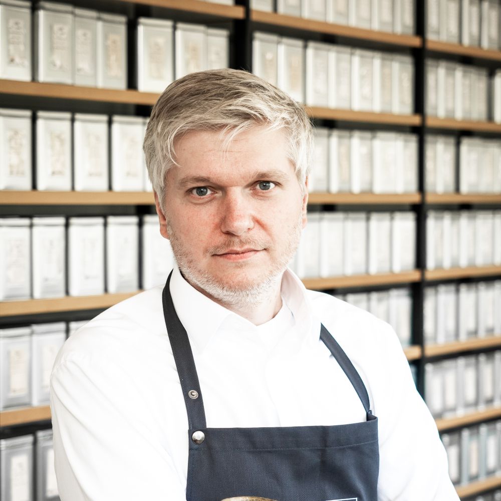 Lukas Parobij, Tee-Einkauf und Produktentwicklung