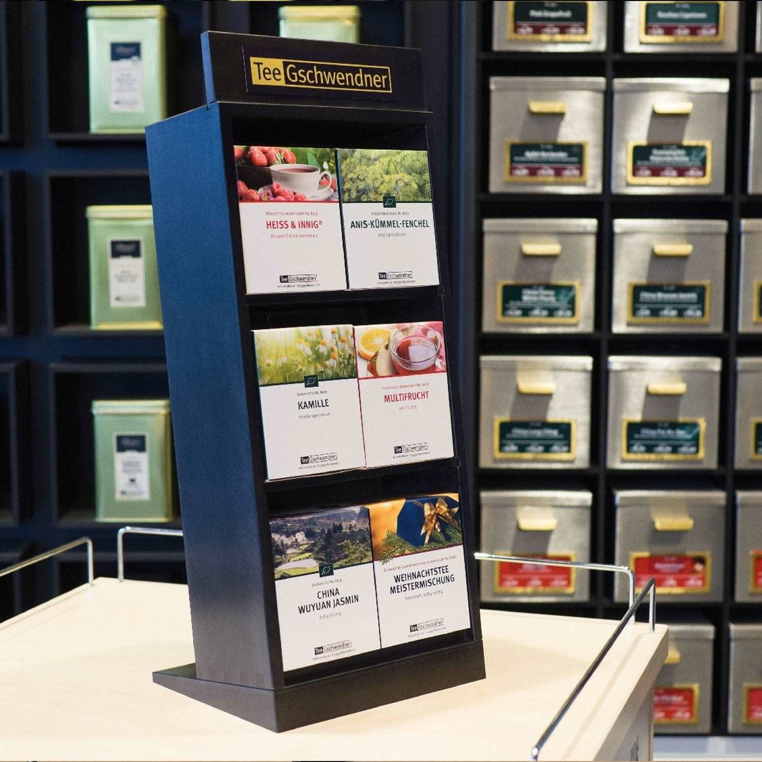 Tee Gschwendner Display mit verschiedenen Teesorten, Tee, Display, Tee-Sortiment, Küchen-Tee, Tea-Station