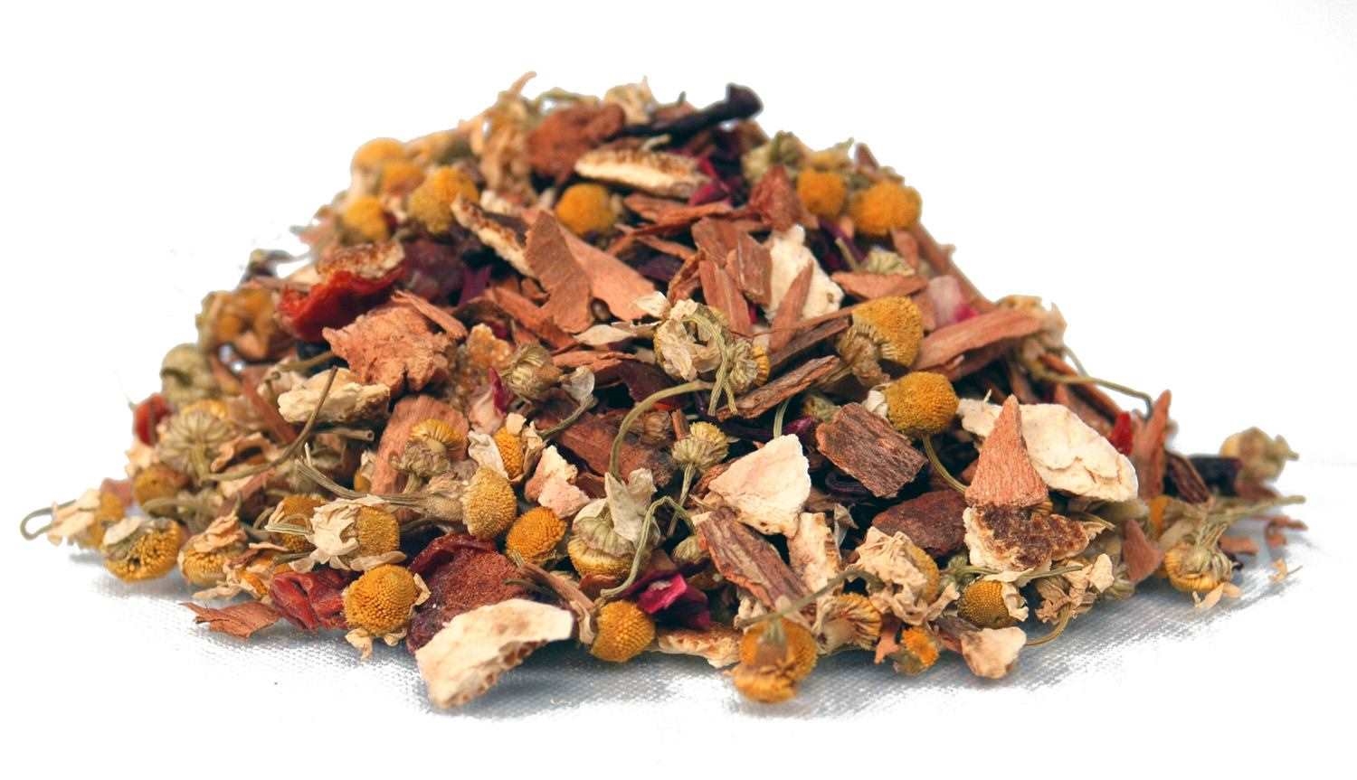 Haufen aus getrockneter Kräutertee-Mischung,  Kräutertee,  Kräuter,  Blüten,  getrocknete Mischung,  Tee-Mischung