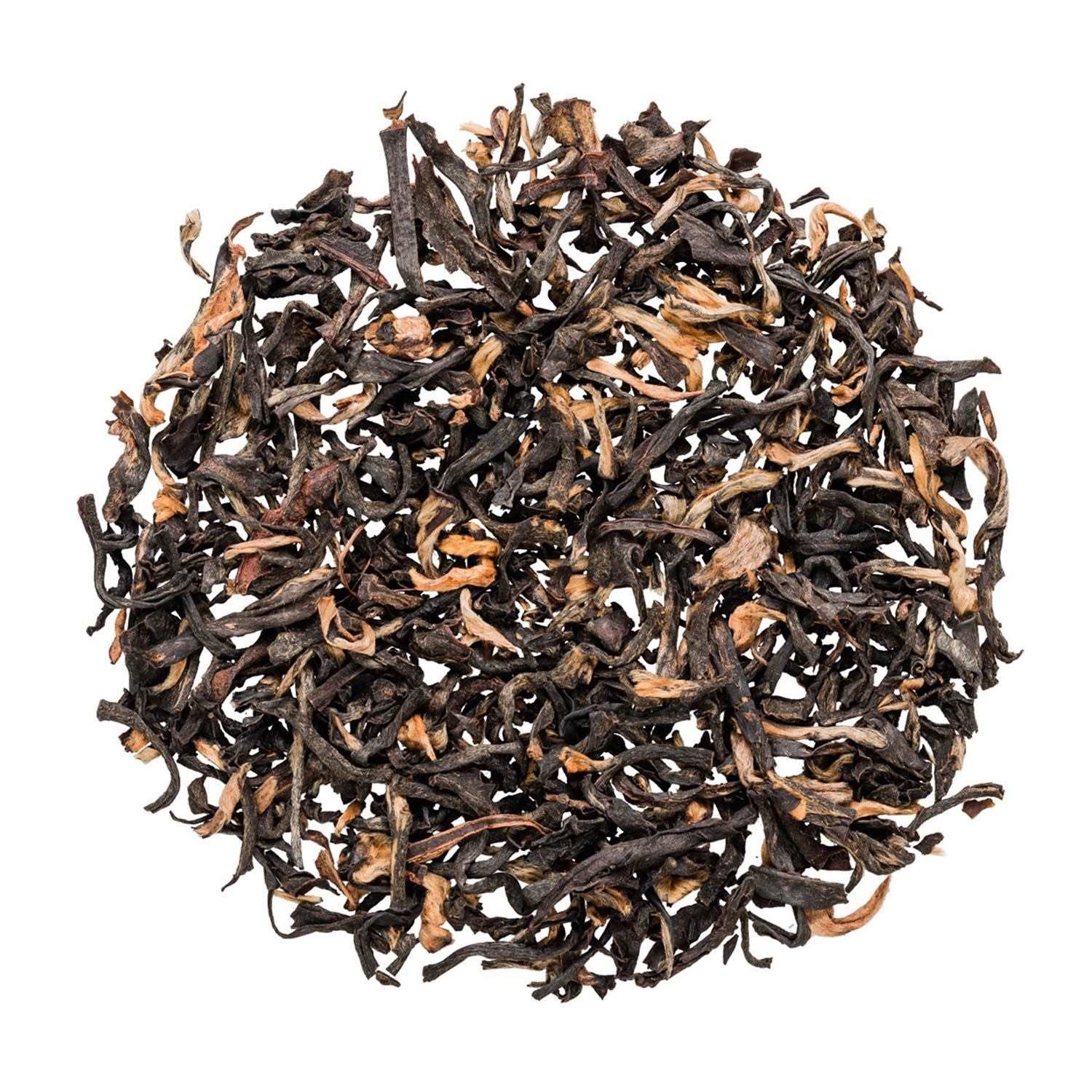 Nahaufnahme von losem schwarzem Tee, Schwarztee, Loseblätter, Teeblätter, Schwarztee-Blätter, Kreuztrocknung