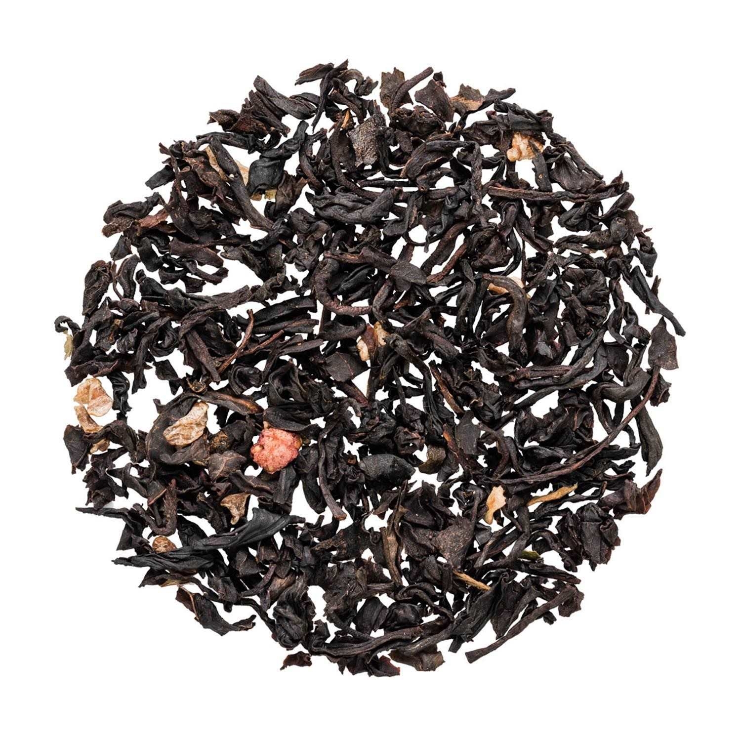 Nahaufnahme von losem schwarzem Tee mit Fruchtstücken, Schwarztee, Lose Teeblätter, Roter Tee, Teemischung, Blätterfragmenten