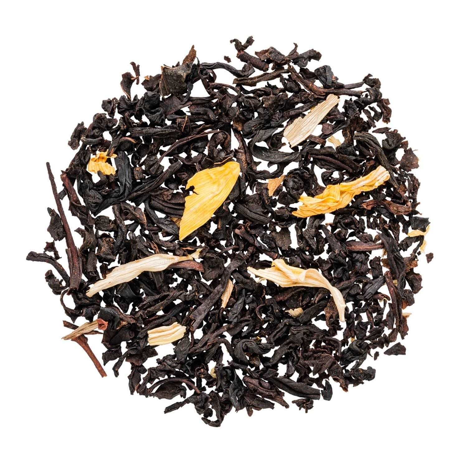 Nahaufnahme von losem schwarzem Tee mit Blütenblättern,  schwarzer Tee,  Tee-Blätter,  Jasminstücke,  Blütenstücke,  loose leaf