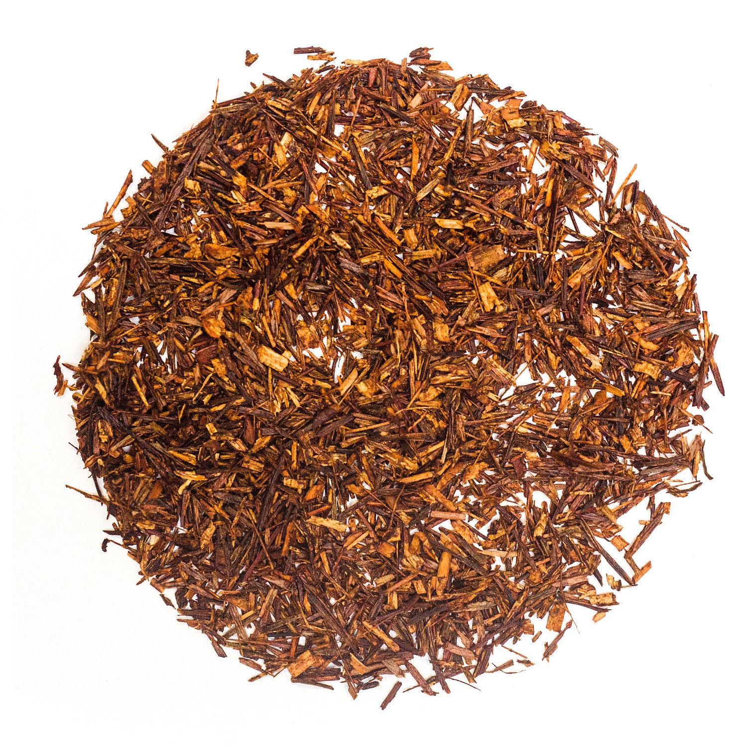Nahaufnahme von losem Rooibos-Tee auf Weiß, losertee, tee schreddersiegel, geht los?, kein, rauchig