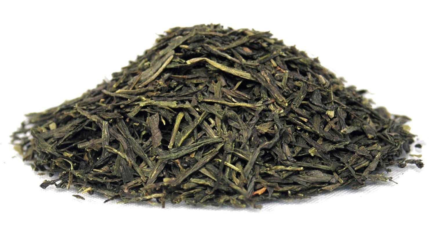 Haufen loser japanischer Sencha Grüntee, grüner tee, loser tee, getrockneter tee, blättertee, unfermentierter tee