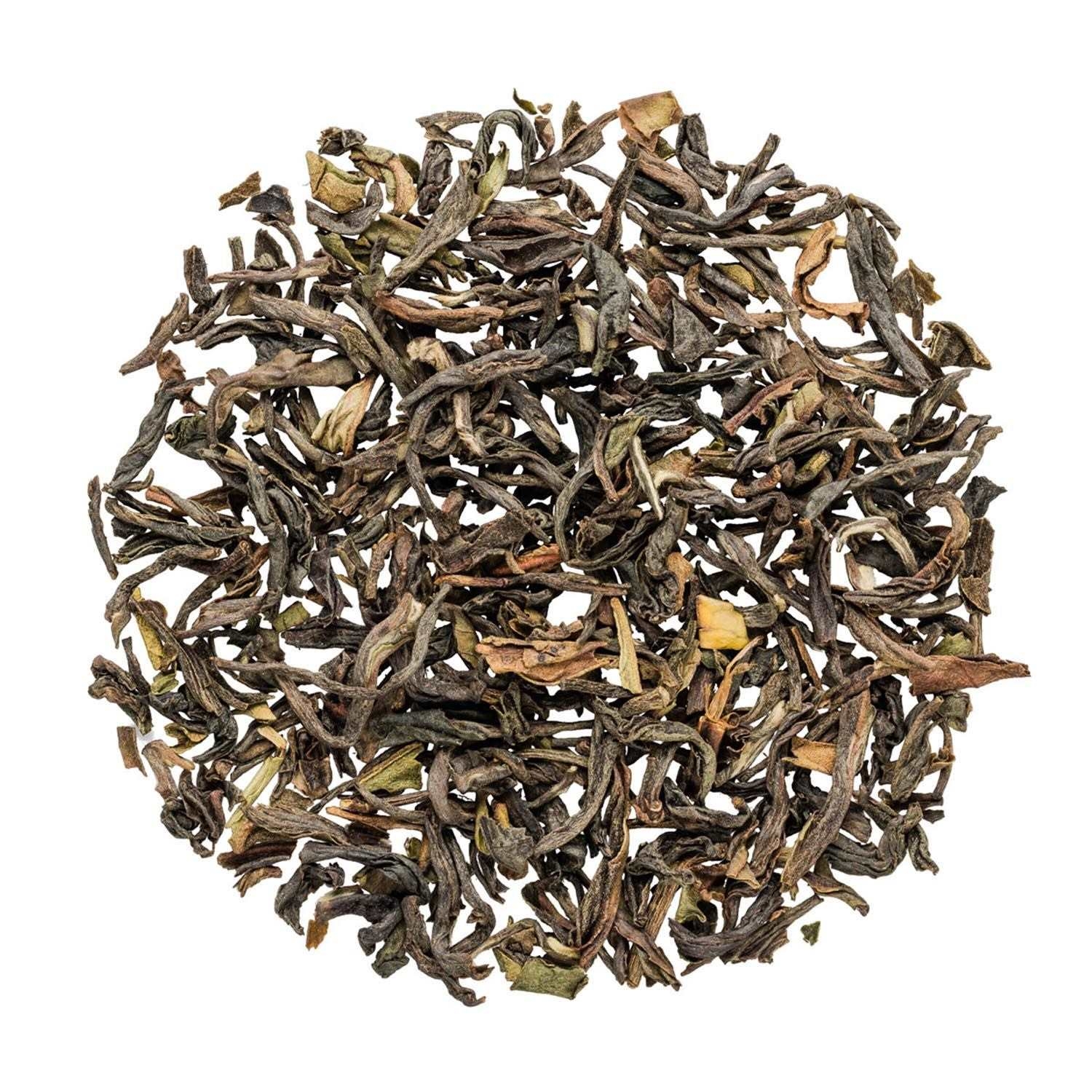 Runder Haufen loser schwarzer Teeblätter, Tee, Teeblätter, Grüner Tee,  loser loose leaf, runde Portion