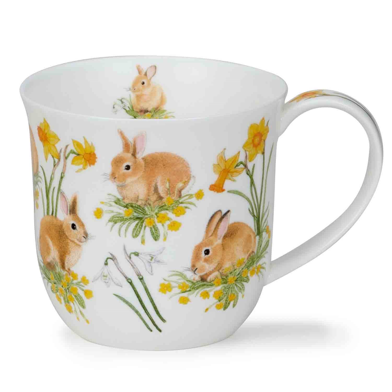 Weiße Porzellantasse mit Hasen und Frühlingsblumen, Tasse, Porzellan, Häschen, Osterdekoration, Blumenmuster