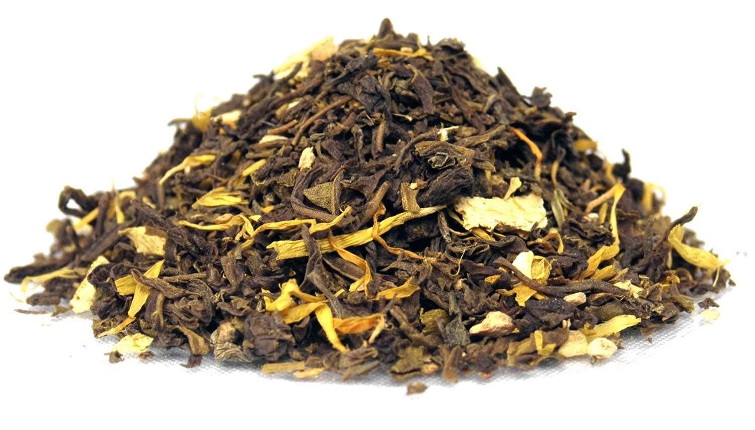 Haufen aromatisierter loser Schwarztee Mischung, Tee, Trockenblätter, Schwarztee, Ingwer, Kalmist?