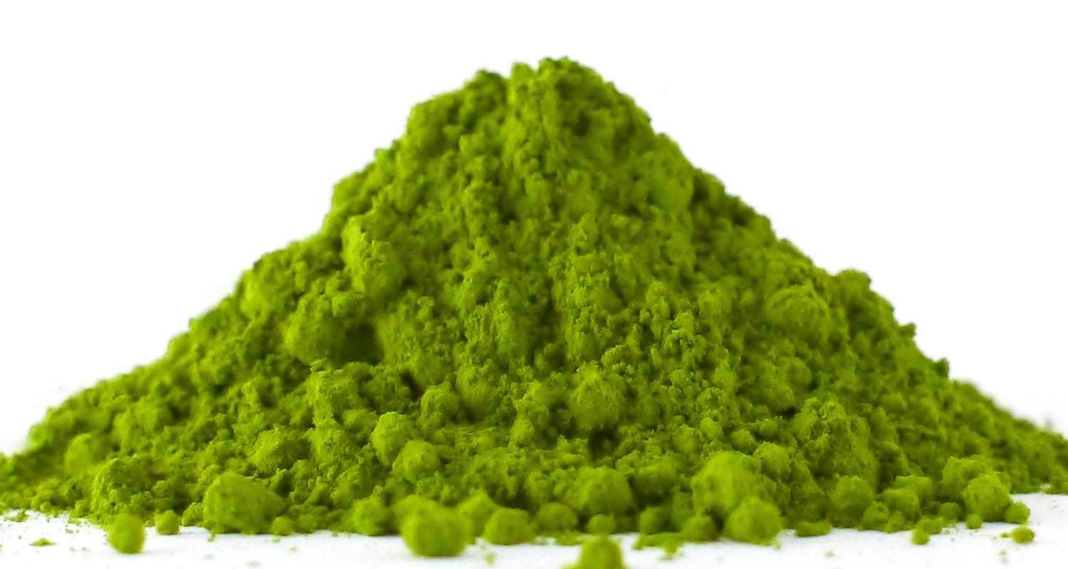 Nahaufnahme eines Haufens grünen Pulvers, zuckerlimonensauer, matcha, grüner pulver, faible schmack, puder