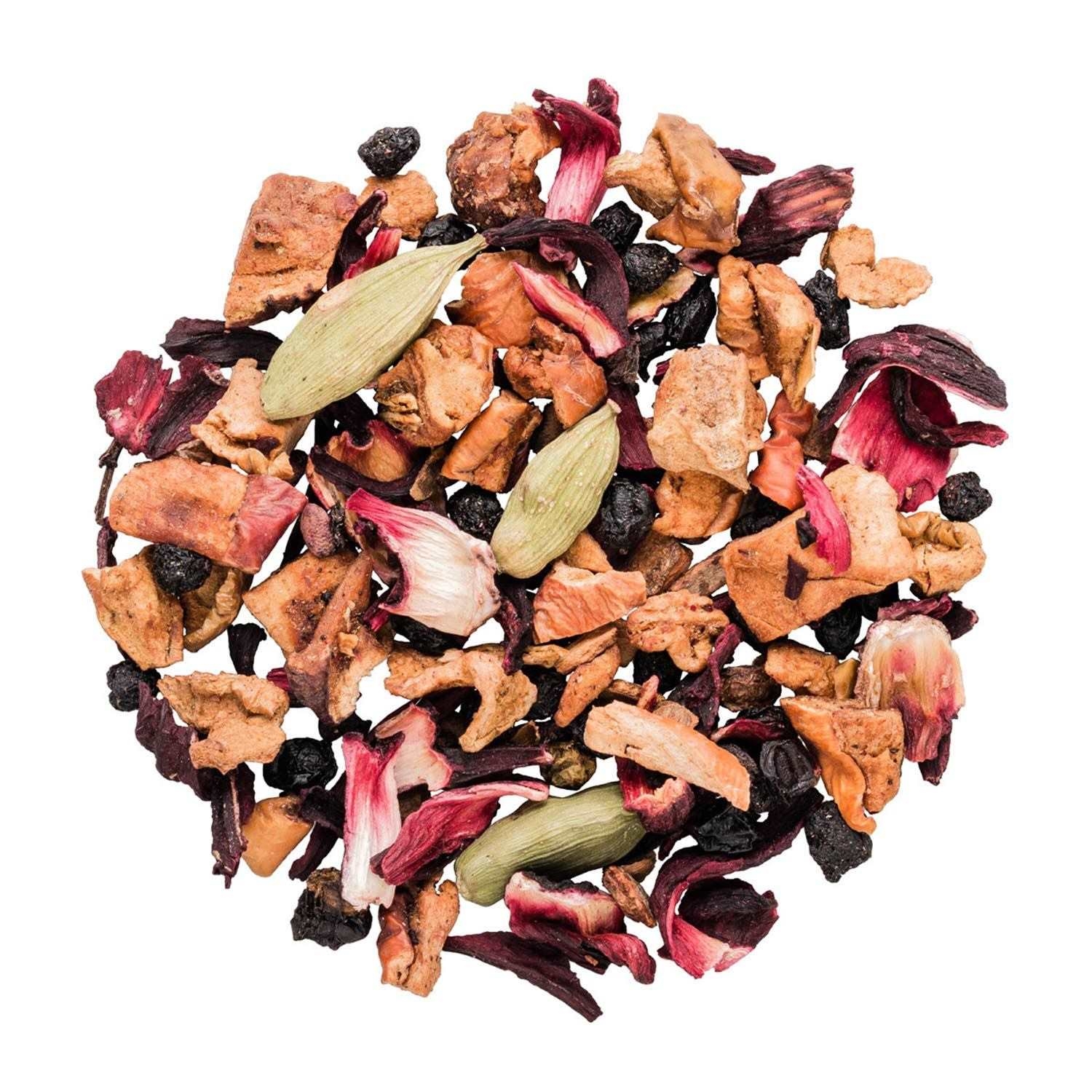 Detailansicht bunter Früchtetee mit Kardamom und Hibiskus, Teeanger_mischung, Kräutertee, Fruchtstückchen, Blütenpartikel, Trockenmix