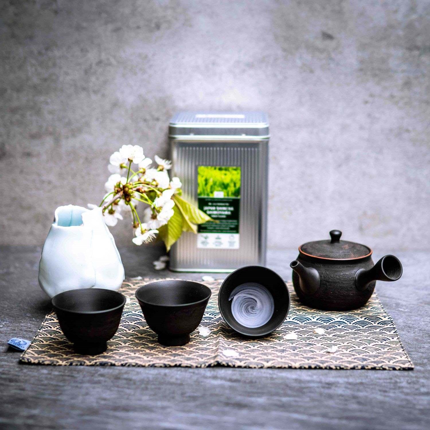 Japanisches Tee-Set mit Kanne, Schalen und Grüntee, Teekanne, Kanne, Teeset, Teezubehör, Kaffeetafel-Set
