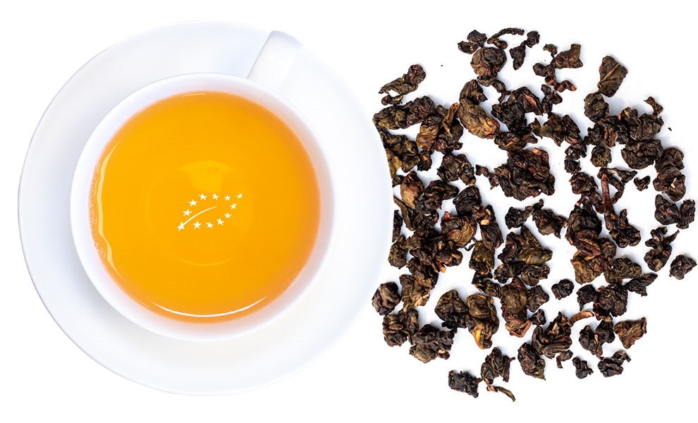 Tasse mit Oolong-Tee und trockenen Teeblättern, Tee, Teeblatt, Orangener Tee, Kräutertee?, EU-Logo im Tee