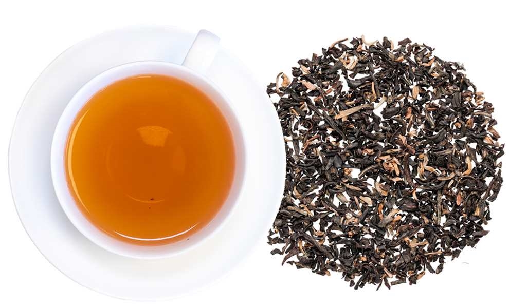 Tasse Schwarztee neben losem Schwarztee, Tea, Schwarzer Tee, Lose Blätter, Kanne?, Tasse