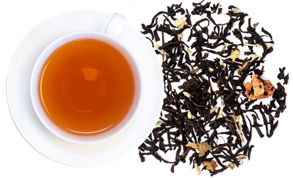 Weiße Tasse mit Schwarztee und losen Teeblättern, tee, tee-aufnahme, nuance?, tea, tea leaves